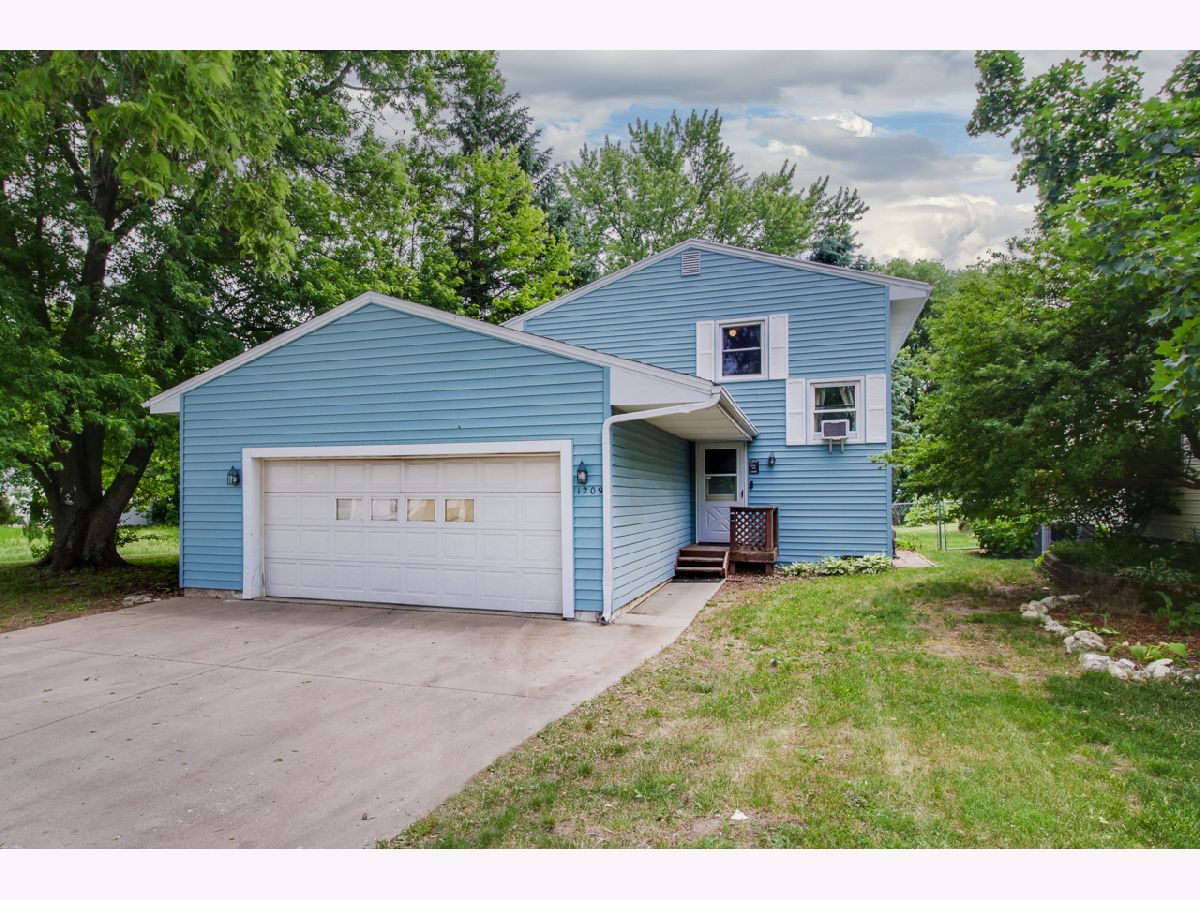 Homes Sold Sugar Creek Normal Illinois, 1209 Hovey