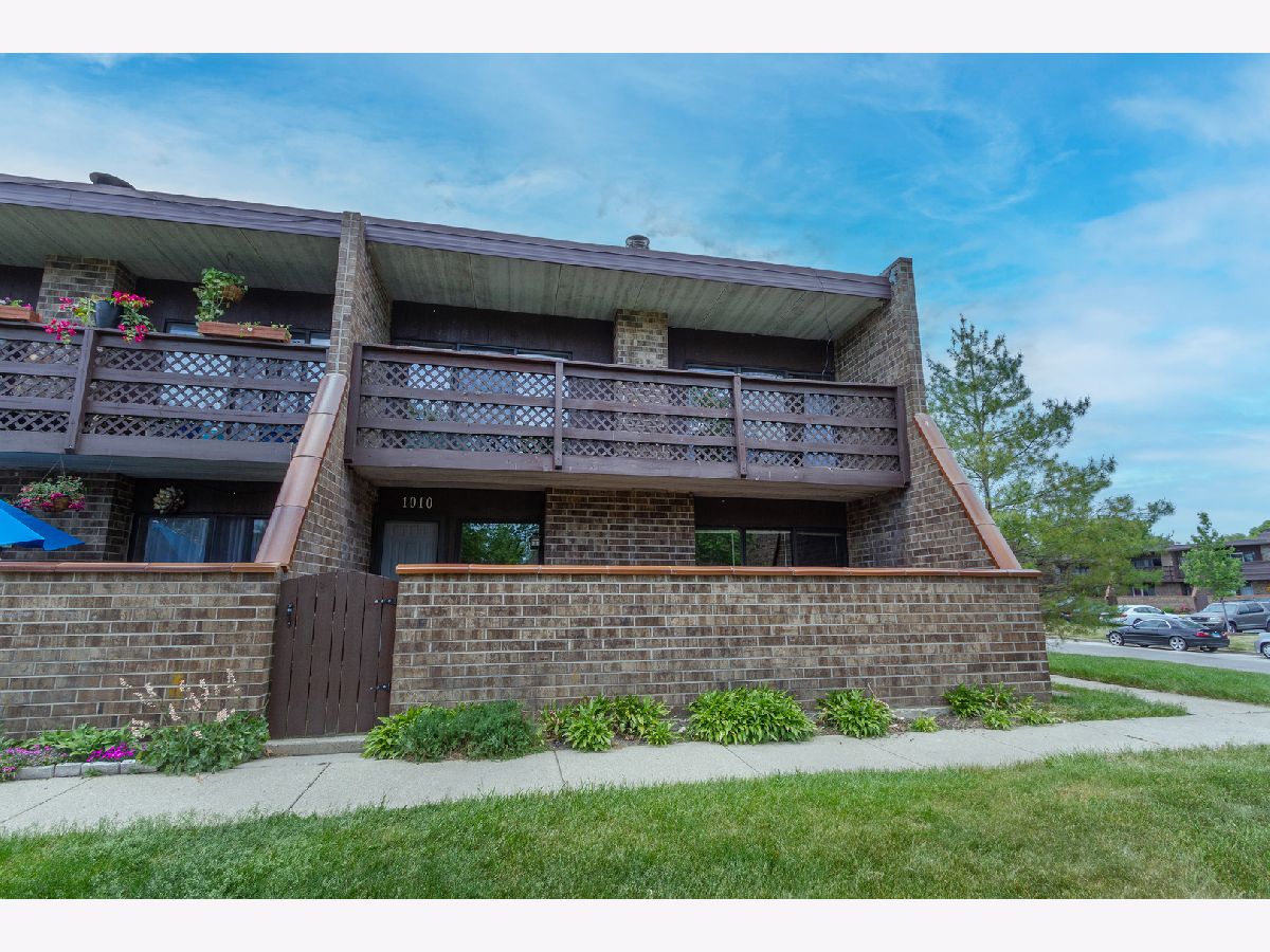 Condos & Townhomes Sold Kennington Square Elgin Illinois, 1010 Kenneth