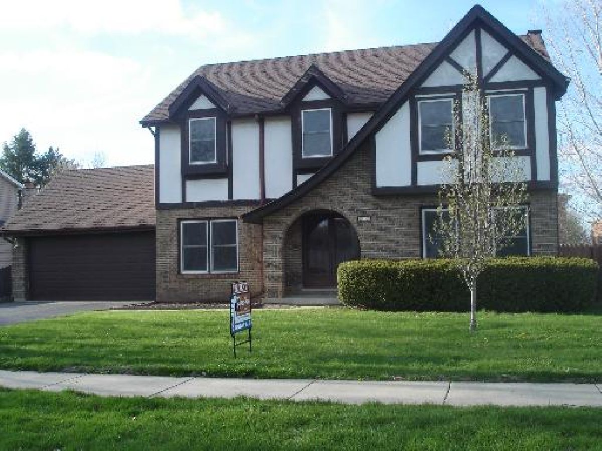 Homes & Condos & Townhomes Rented Brush Hill Naperville Illinois, 215 Whispering Hills