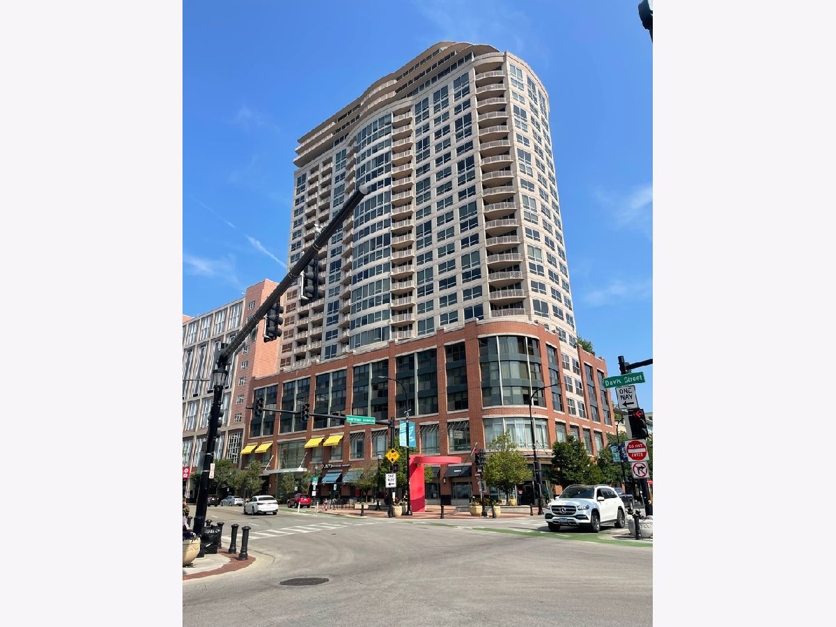 Condominiums Rented Sherman Plaza Evanston Illinois, 807 Davis