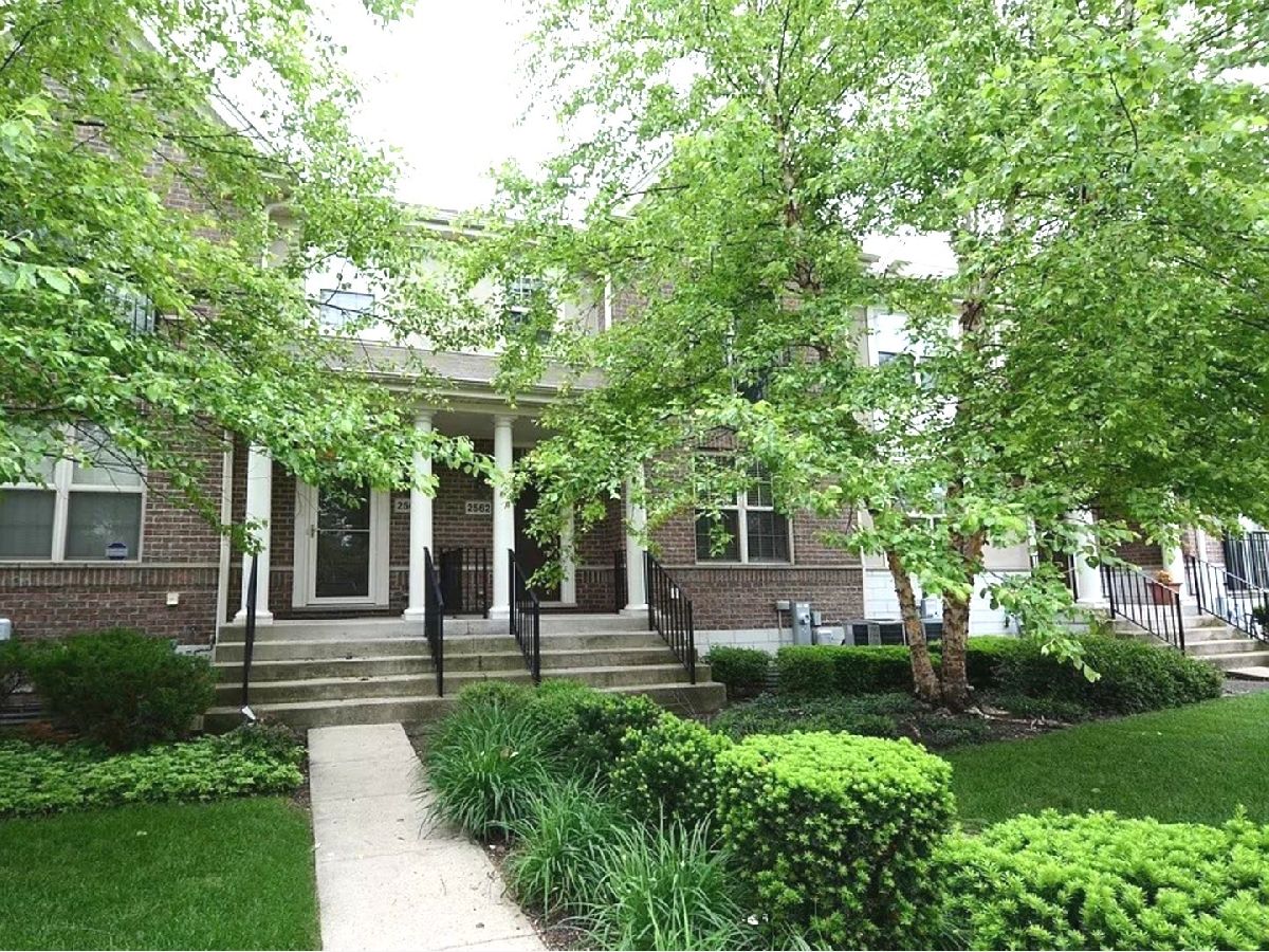 Townhomes & Homes Sold Waterbury Place Buffalo Grove Illinois, 2562 Waterbury