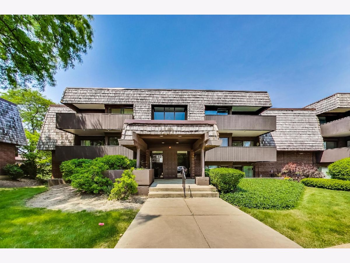 Condominiums Sold Timber Ridge Carol Stream Illinois, 550 Timber Ridge