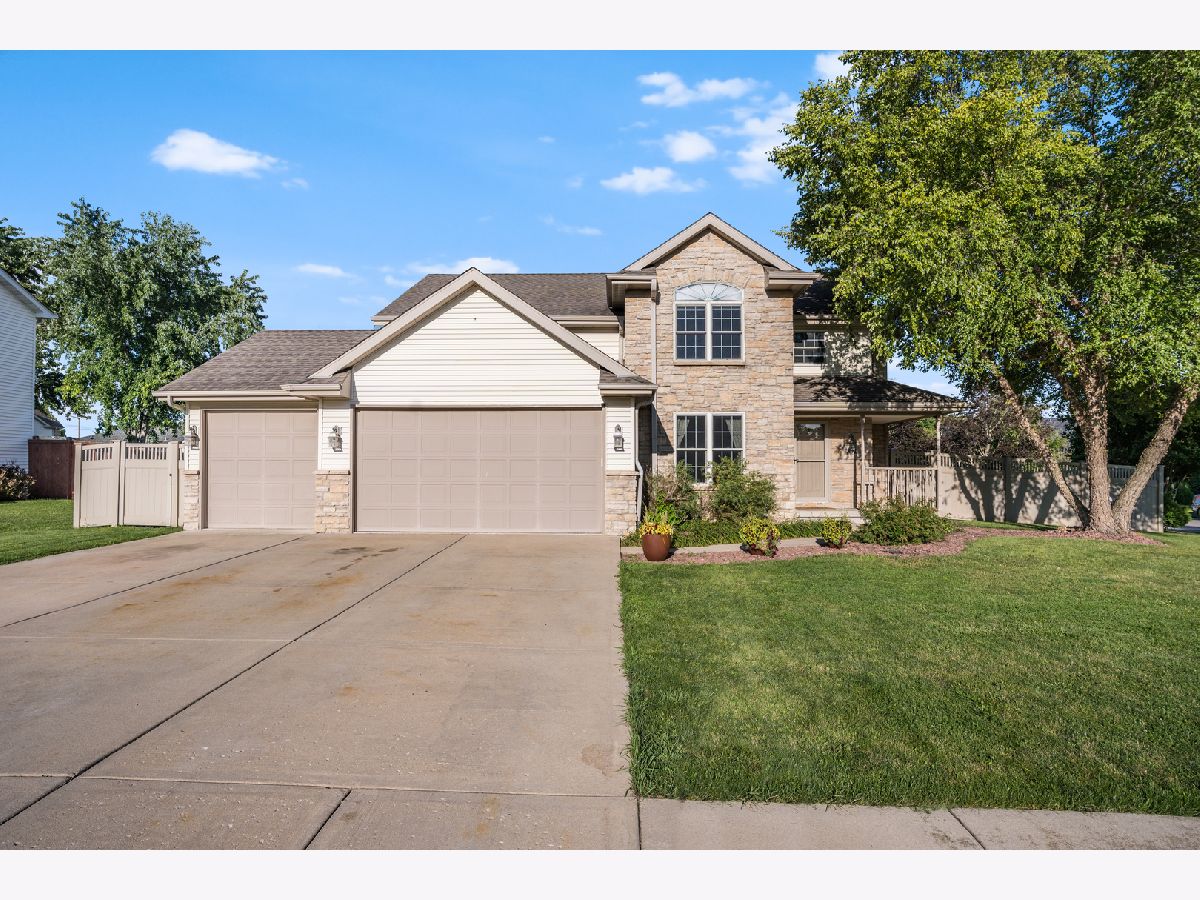 Homes & Condos & Townhomes Sold Meadows Minooka Illinois, 302 Chippewa