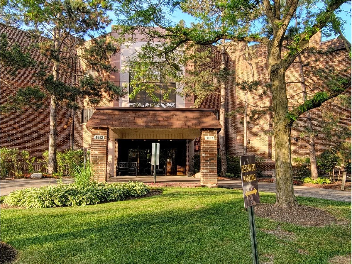 Condominiums Sold Glencove Estates Glenview Illinois, 1002 Castilian