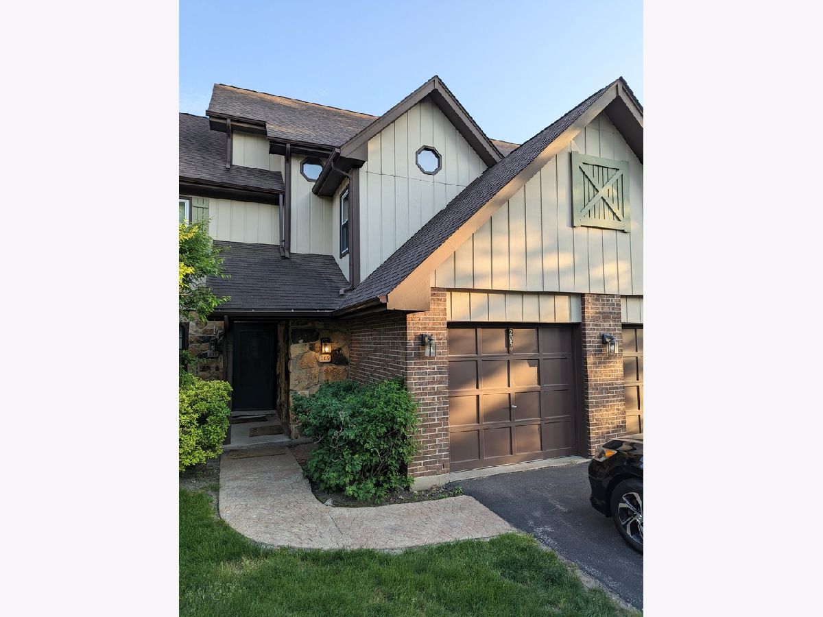 Townhomes & Condos Sold Beck Lake Des Plaines Illinois, 206 Country