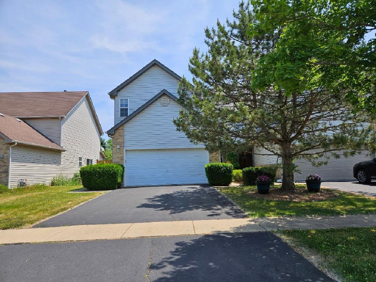 Townhomes Rented Hidden Ridge Lake In The Hills Illinois, 1042 Viewpoint