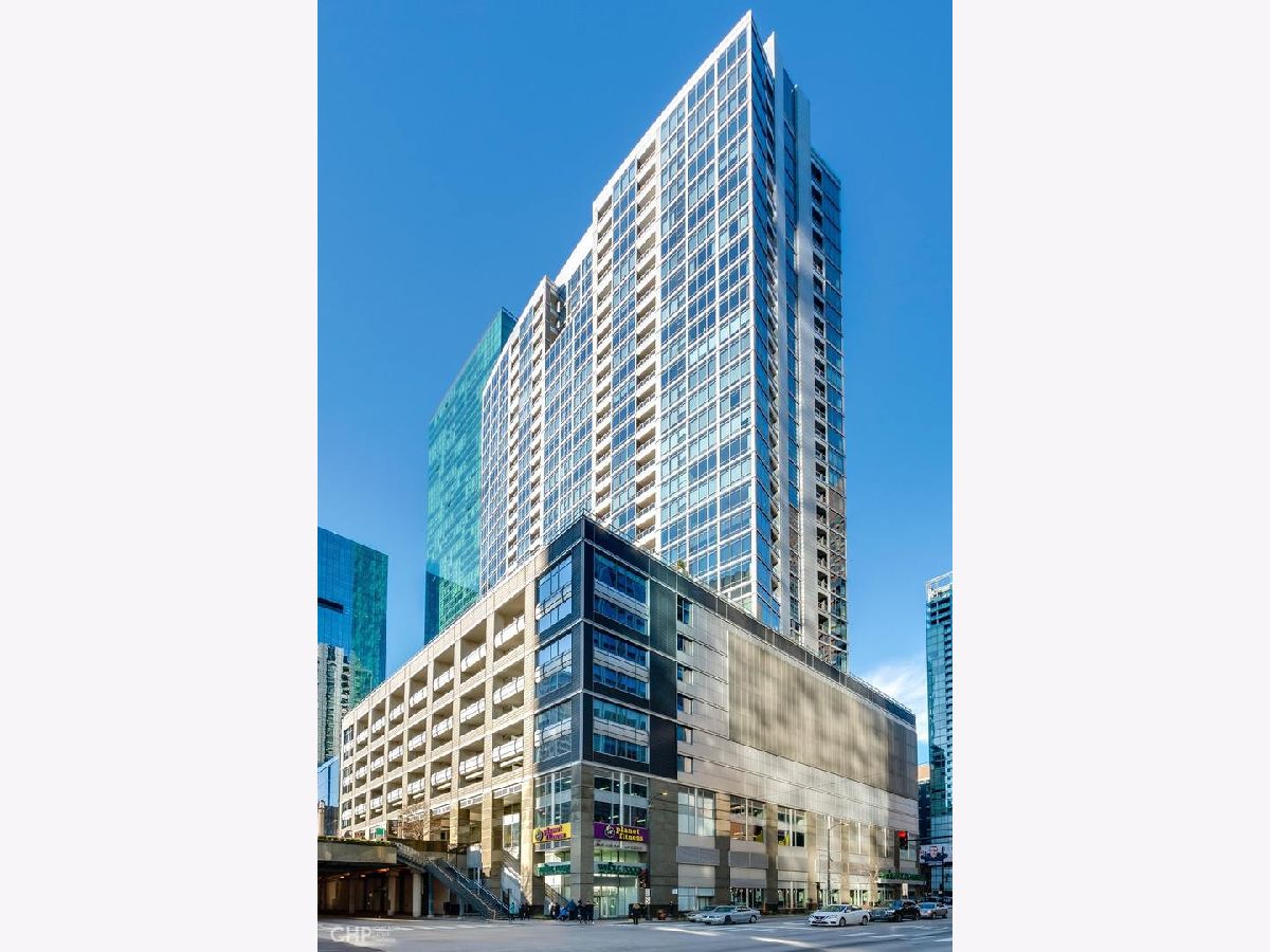 Condominiums Rented Fairbanks At Cityfront Chicago Illinois, 240 Illinois