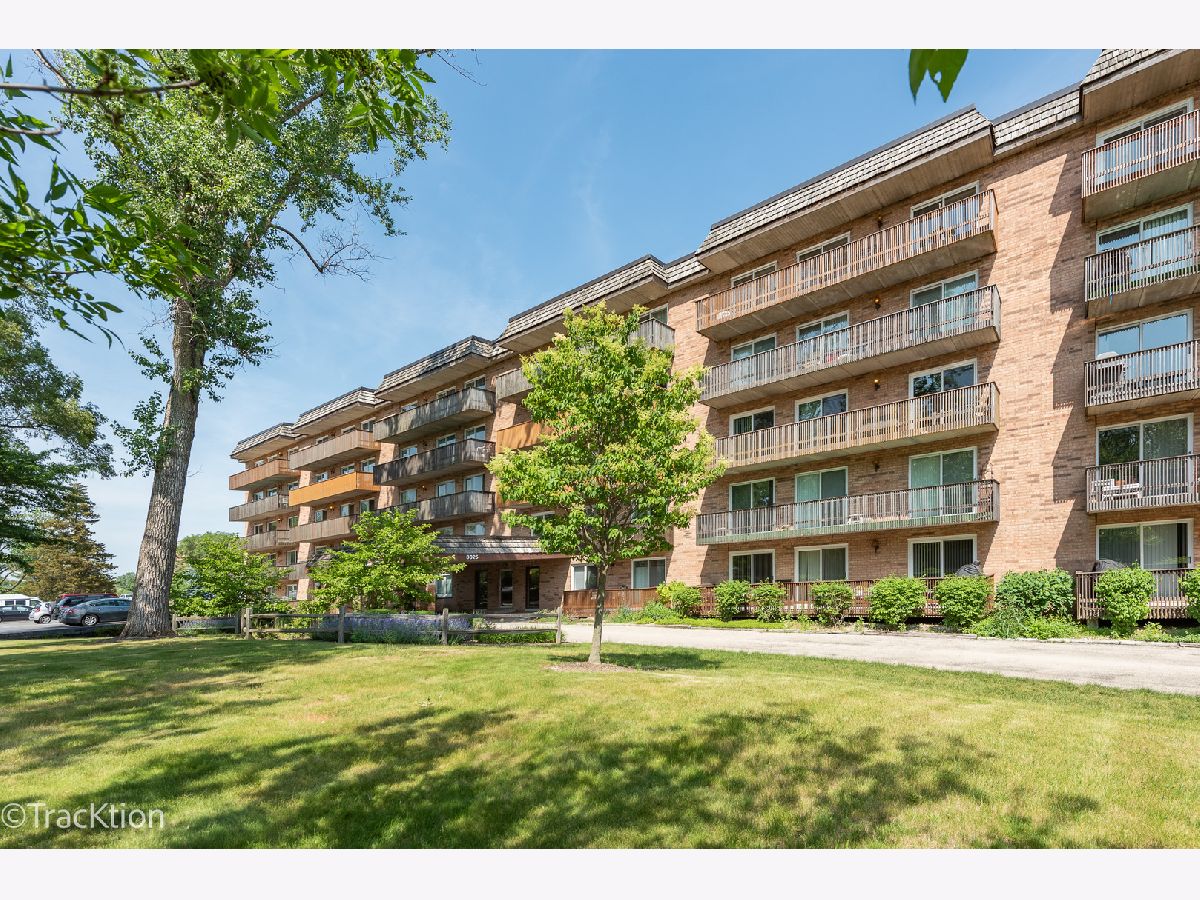 Lake In The Woods Downers Grove IL, Condominiums & Homes For Sale & For