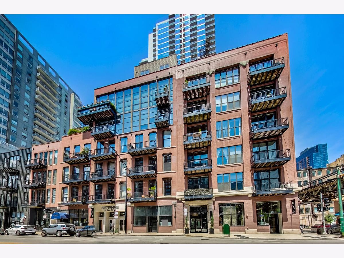 Condos & Townhomes & Homes Sold River North Chicago Illinois, 300 Grand