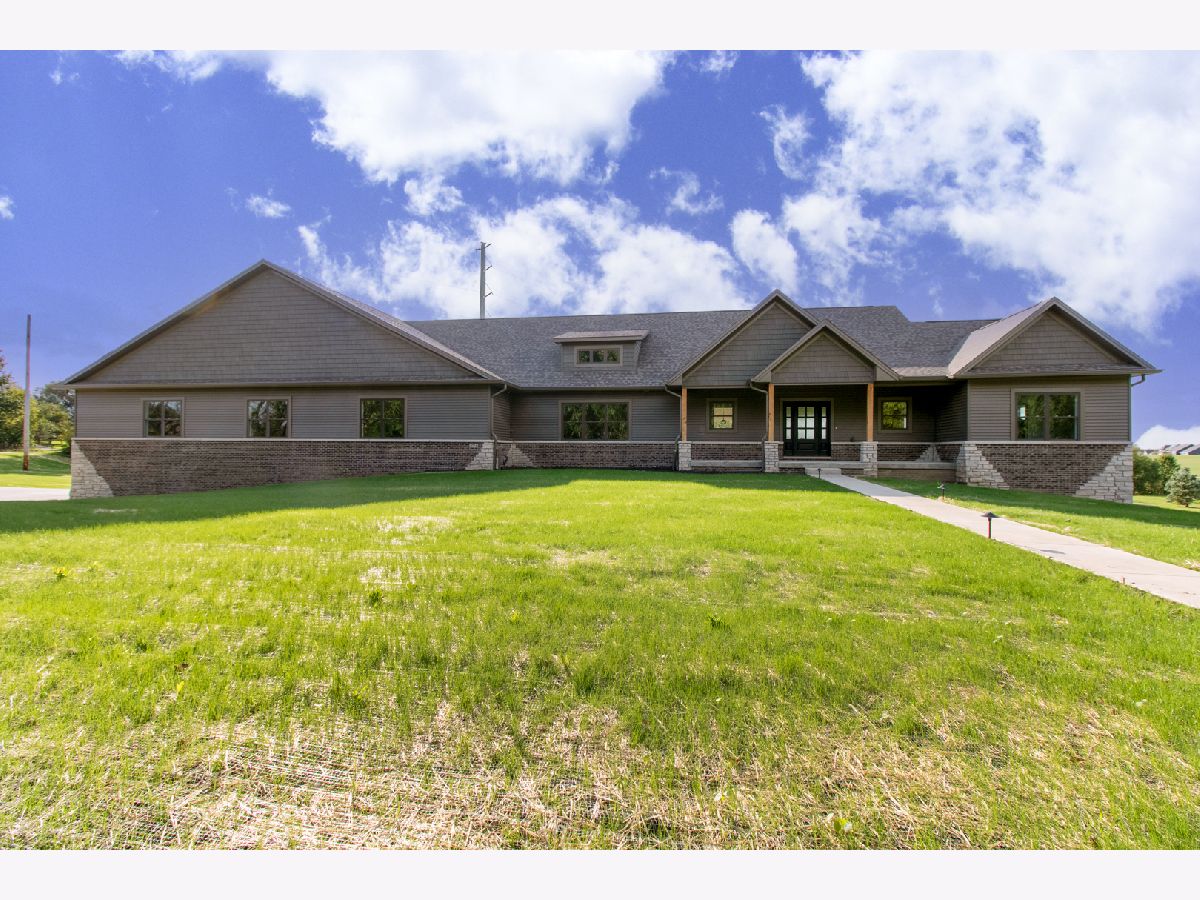 Homes & Condos & Townhomes Sold King's Mill Bloomington Illinois, 9774 Delta