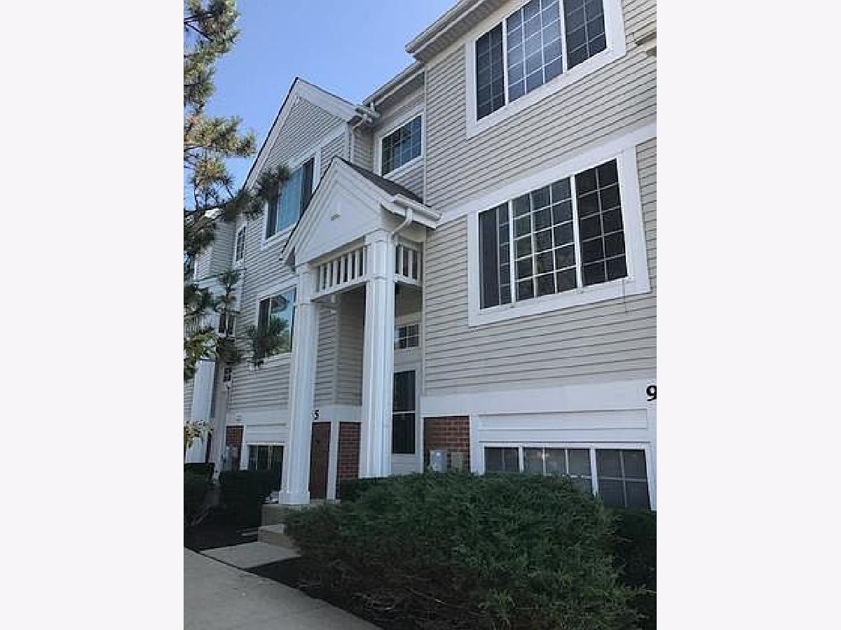 Townhomes Rented Capri Des Plaines Illinois, 9497 Harrison
