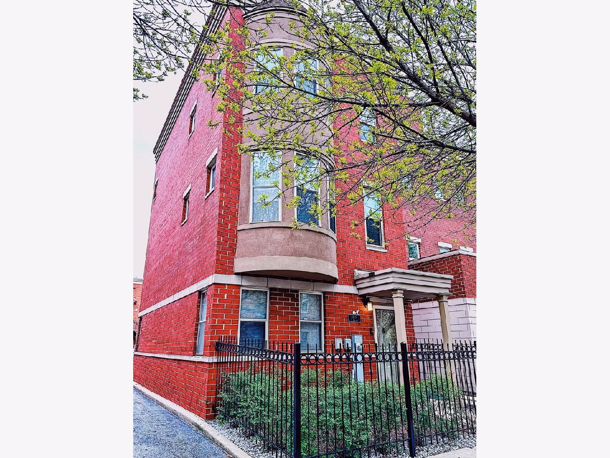 Townhomes & Condos & Homes Rented North Town Village Chicago Illinois, 1409 Burling