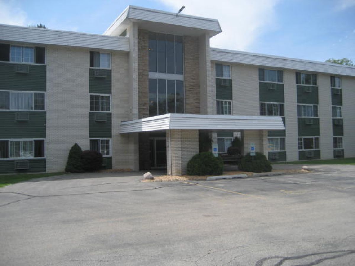 Condominiums Sold Winchester Valley Libertyville Illinois, 375 Winchester