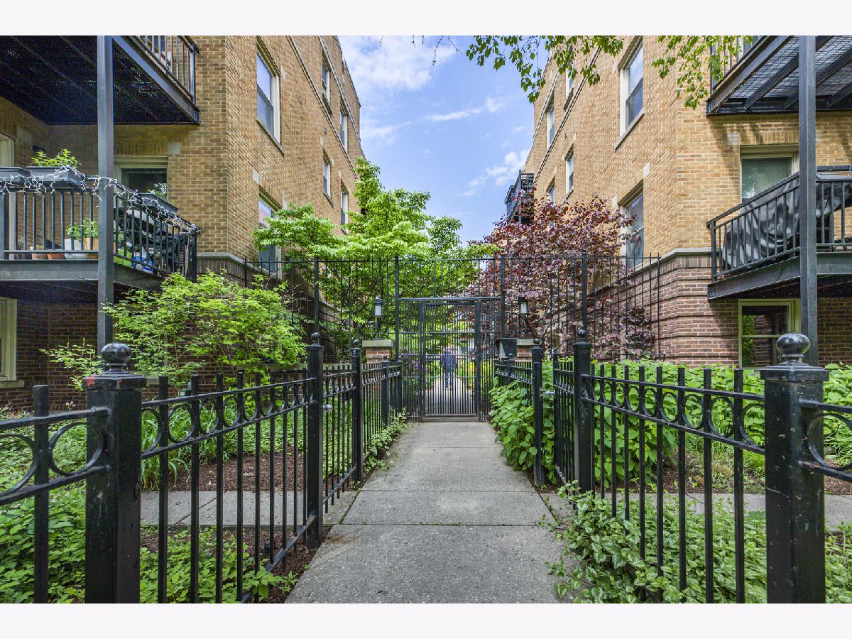 Condominiums Sold Beacon Square Chicago Illinois, 4724 Beacon