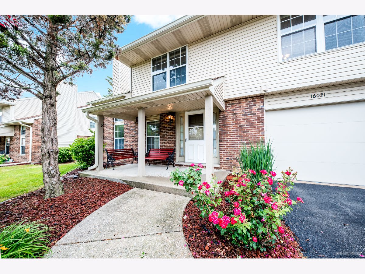 Townhomes & Condos & Homes Sold Westberry Village West Tinley Park Illinois, 16021 84th