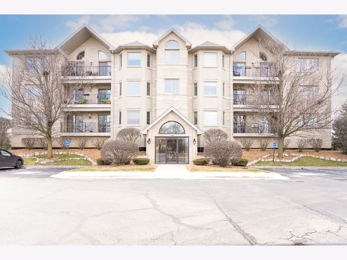 Townhomes & Condos & Homes Sold Long Run Creek Orland Park Illinois, 11840 Windemere