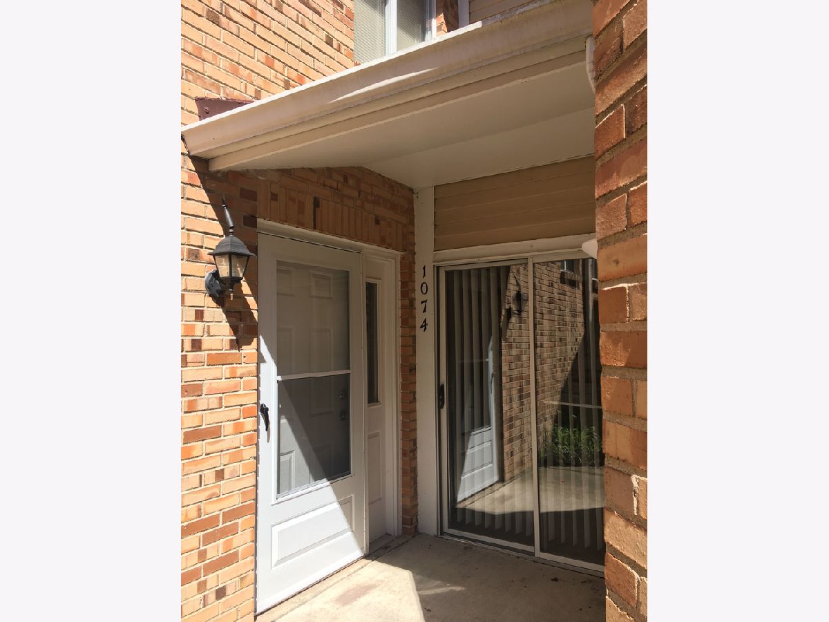 Townhomes & Condos Rented Spoerlein Farms Buffalo Grove Illinois, 1074 Courtland