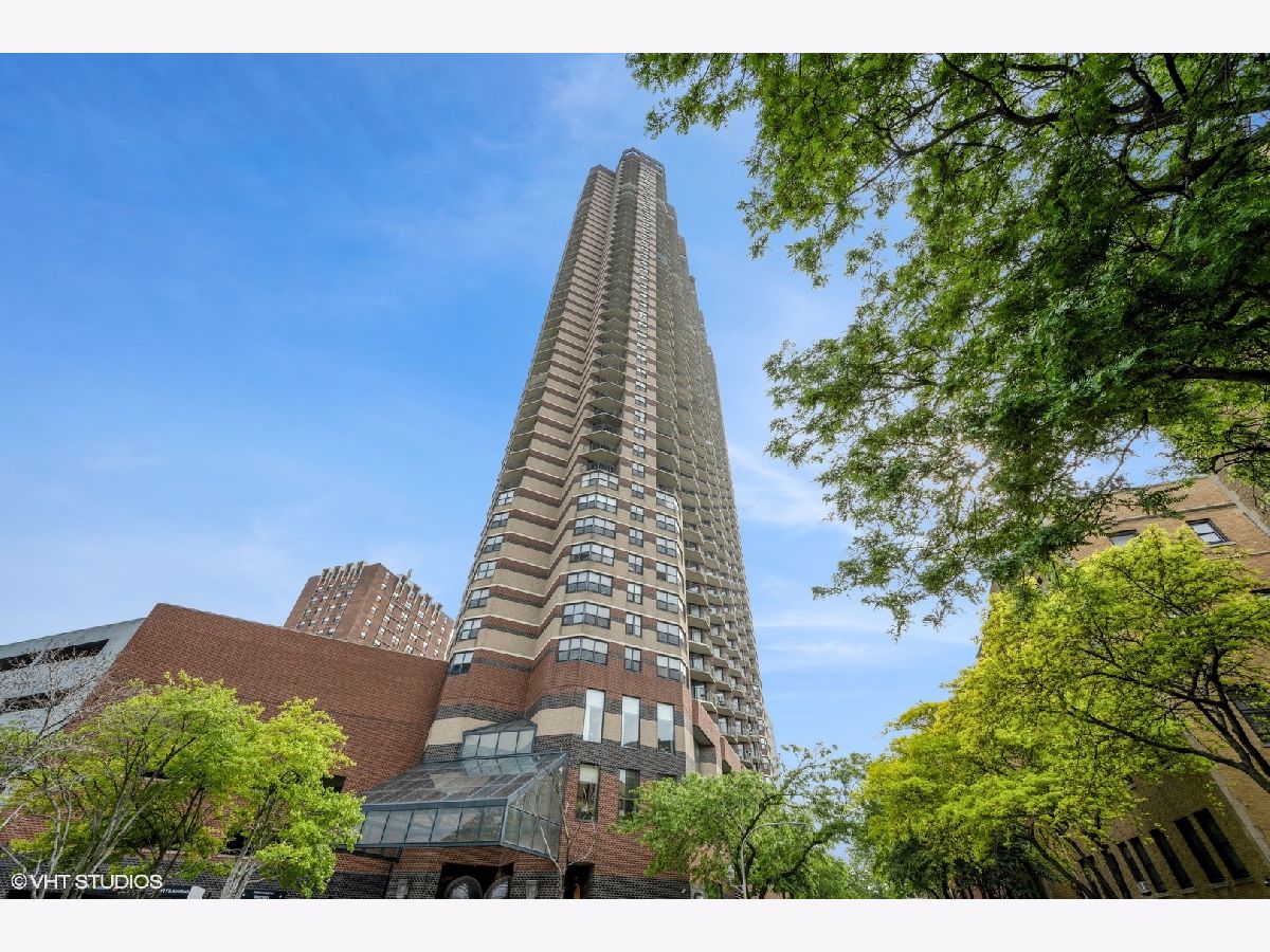 Condominiums Rented The New York Chicago Illinois, 3660 Lake Shore