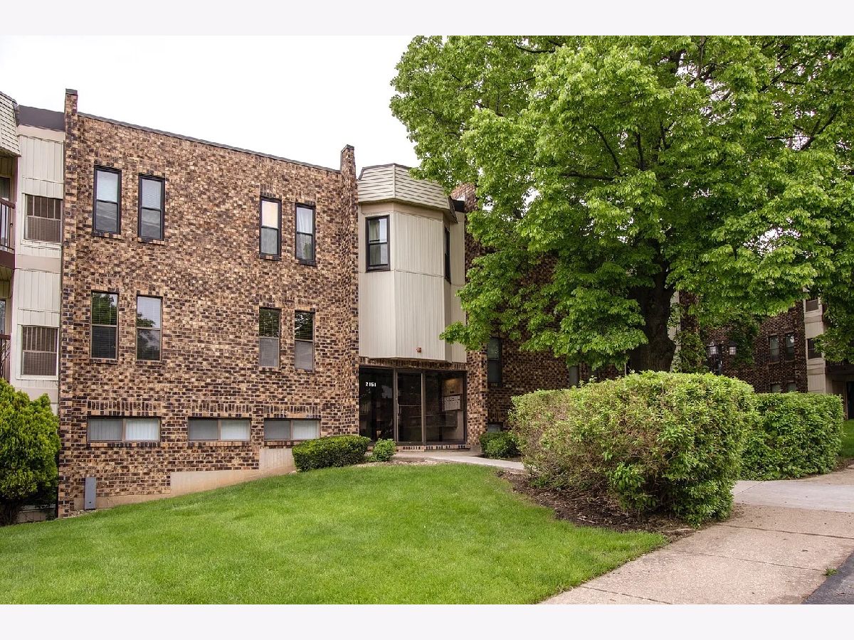 Condos & Townhomes Sold Woodridge Club Woodridge Illinois, 2151 Country Club