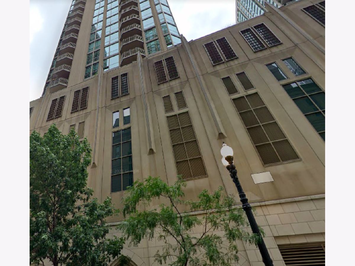 Condominiums Rented The Pinnacle Chicago Illinois, 21 Huron