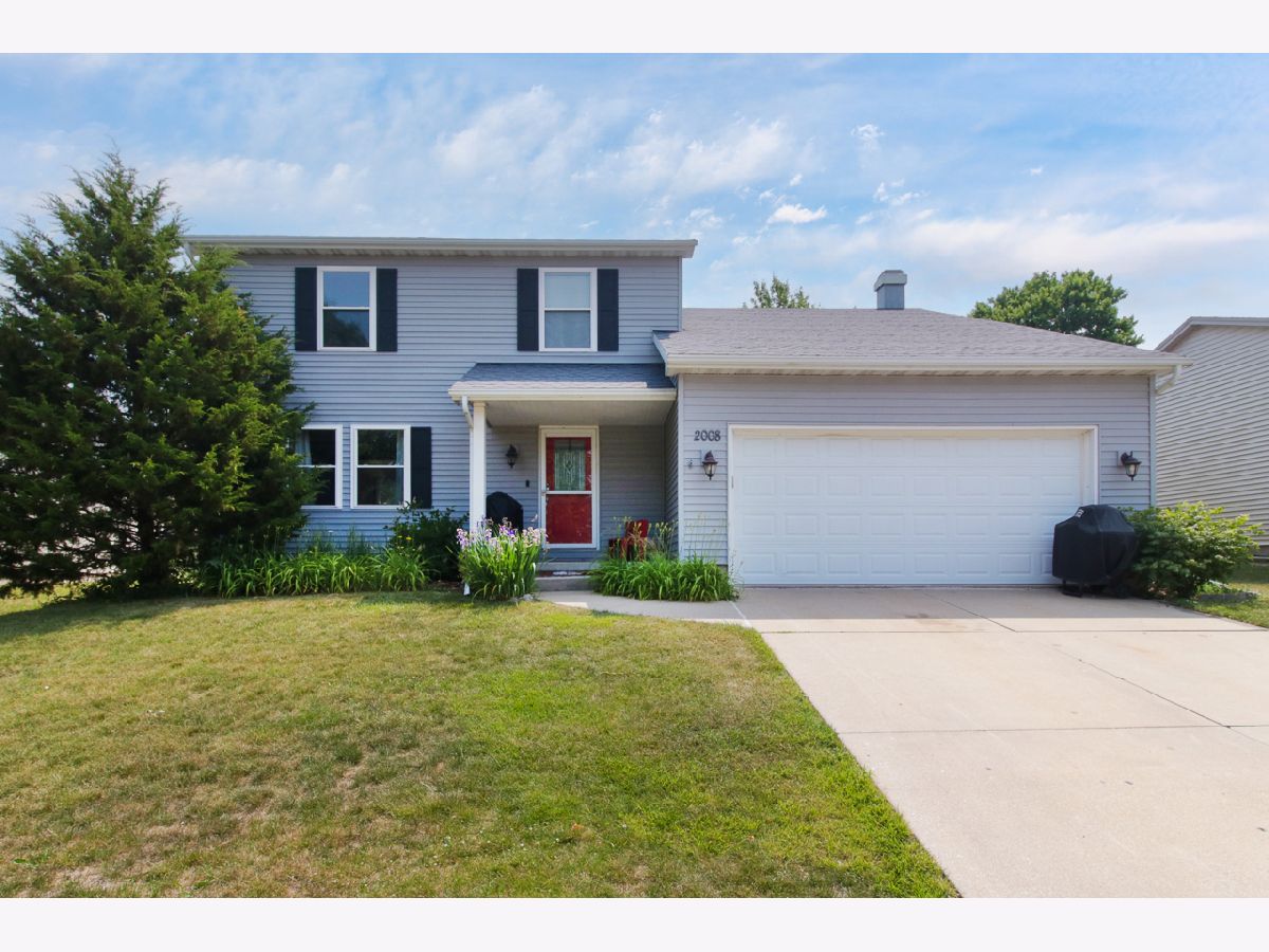 Homes & Condos & Townhomes Sold Blooming Grove Bloomington Illinois, 2008 Single Tree