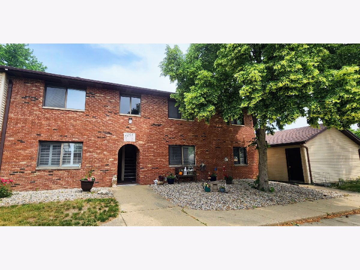 Condominiums Sold Willow Springs Urbana Illinois, 1204 Dean