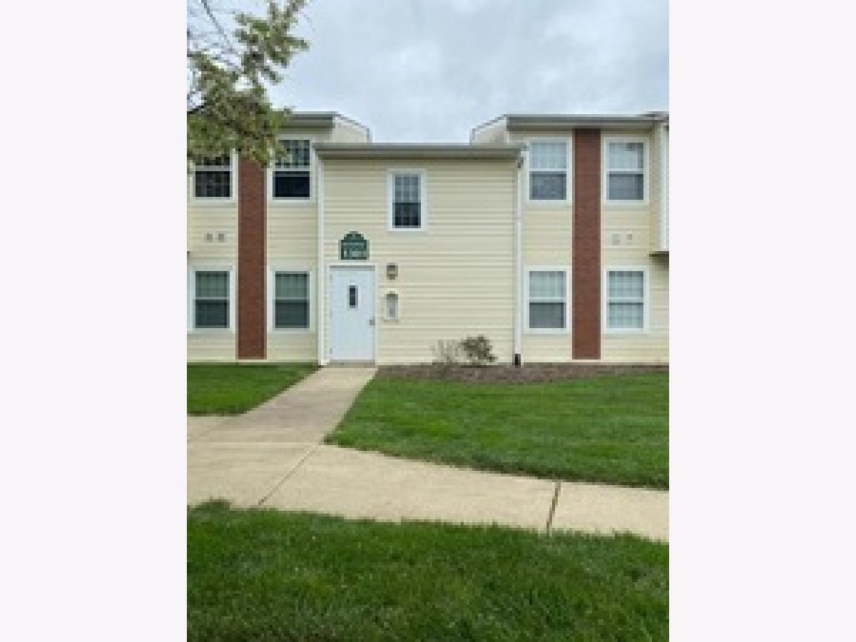 Condos & Townhomes Rented Wyndham Club Palatine Illinois, 1301 Wyndham