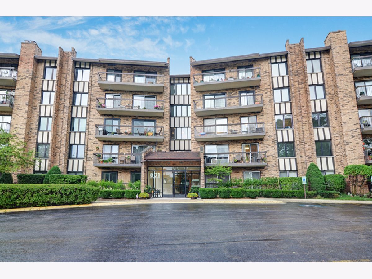 Lake Hinsdale Village Willowbrook IL, Condos & Townhomes For Sale & For