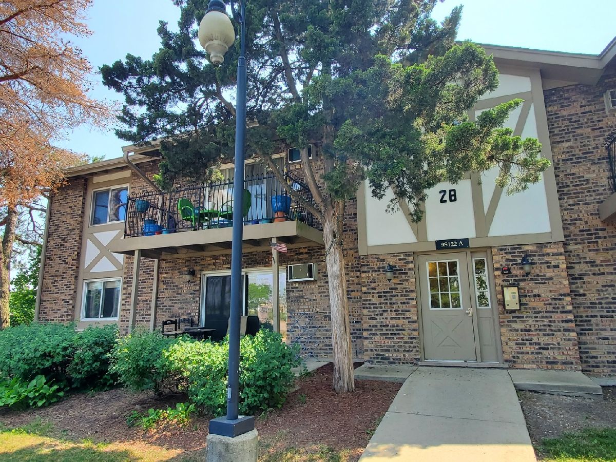 Condos & Townhomes Rented Stratford Green Willowbrook Illinois, 9S122 Frontage