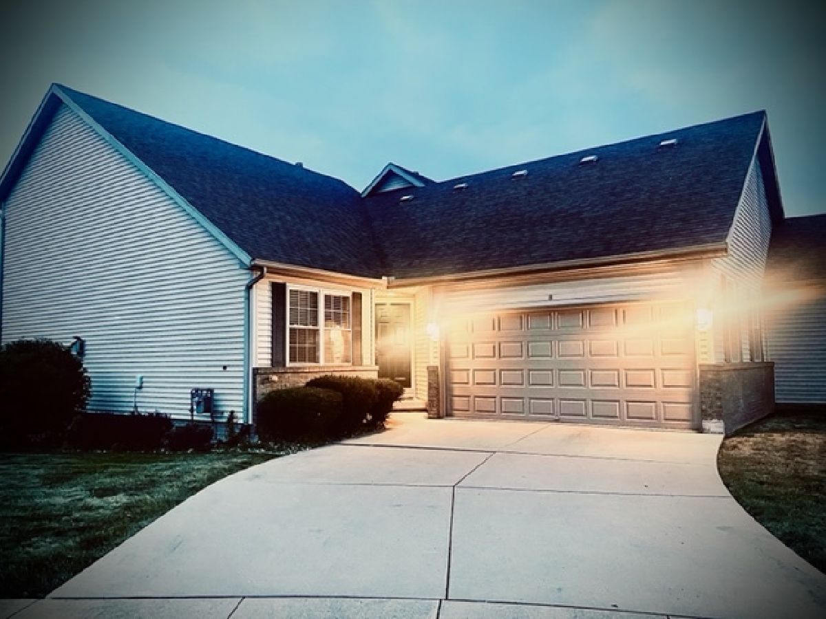 Homes & Condos & Townhomes Sold Waterford Estates Bloomington Illinois, 8 Ashling