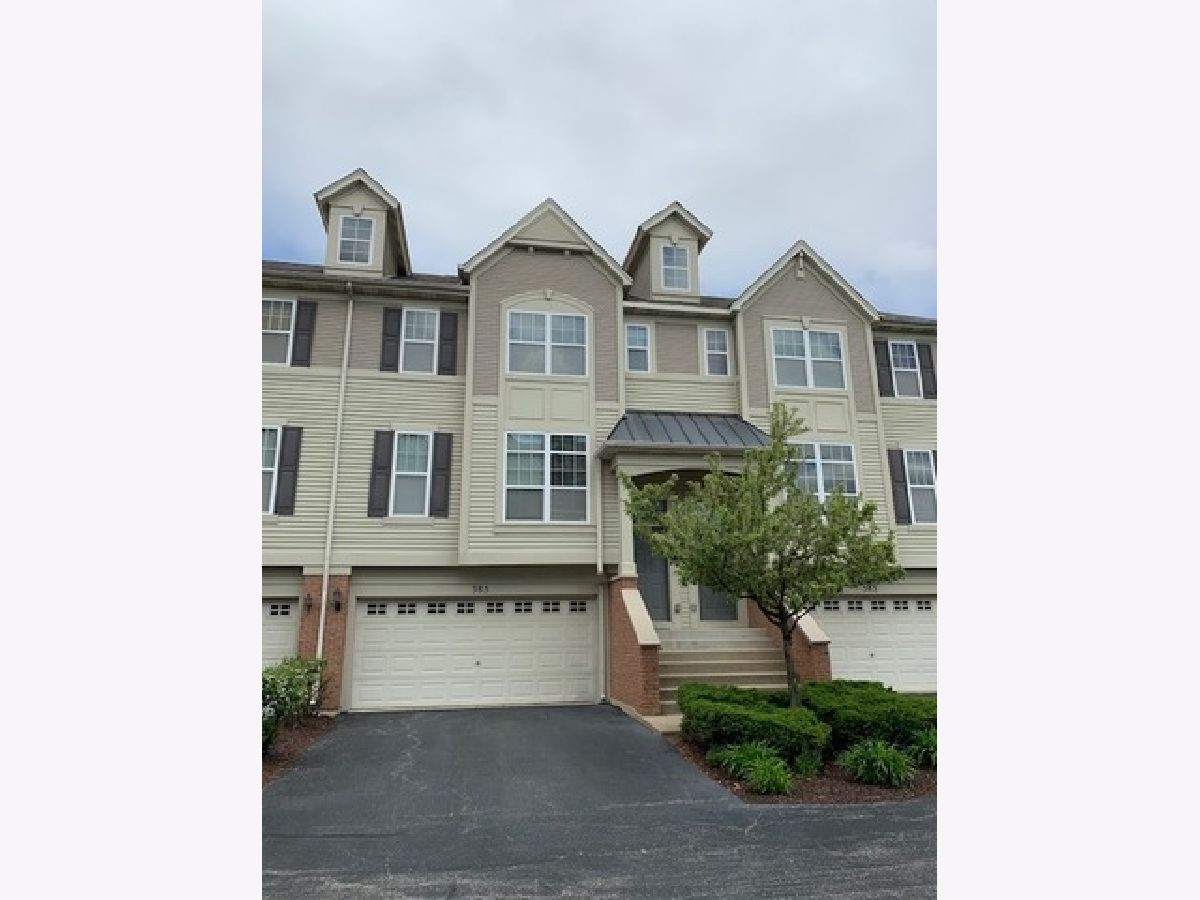 Townhomes Rented Yorkshire Square Aurora Illinois, 385 Commerce