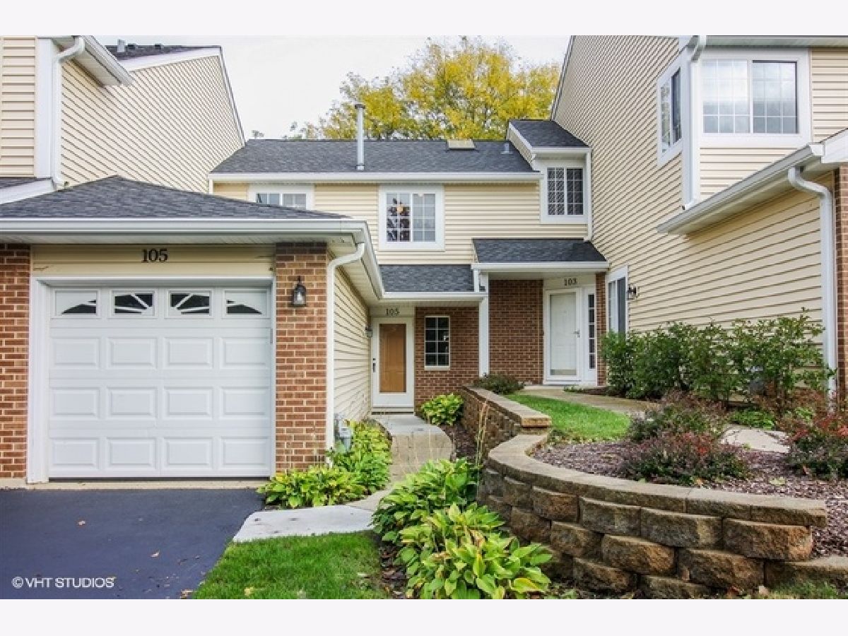 Townhomes & Condos Sold Sussex Square Streamwood Illinois, 105 Winchester
