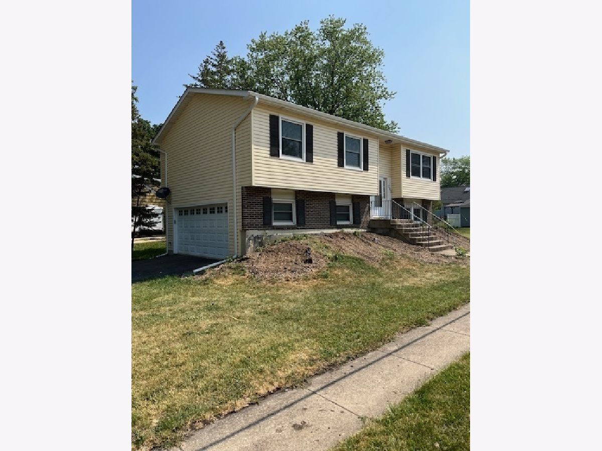 Homes Sold Moreaus Crest View Bartlett Illinois, 232 North