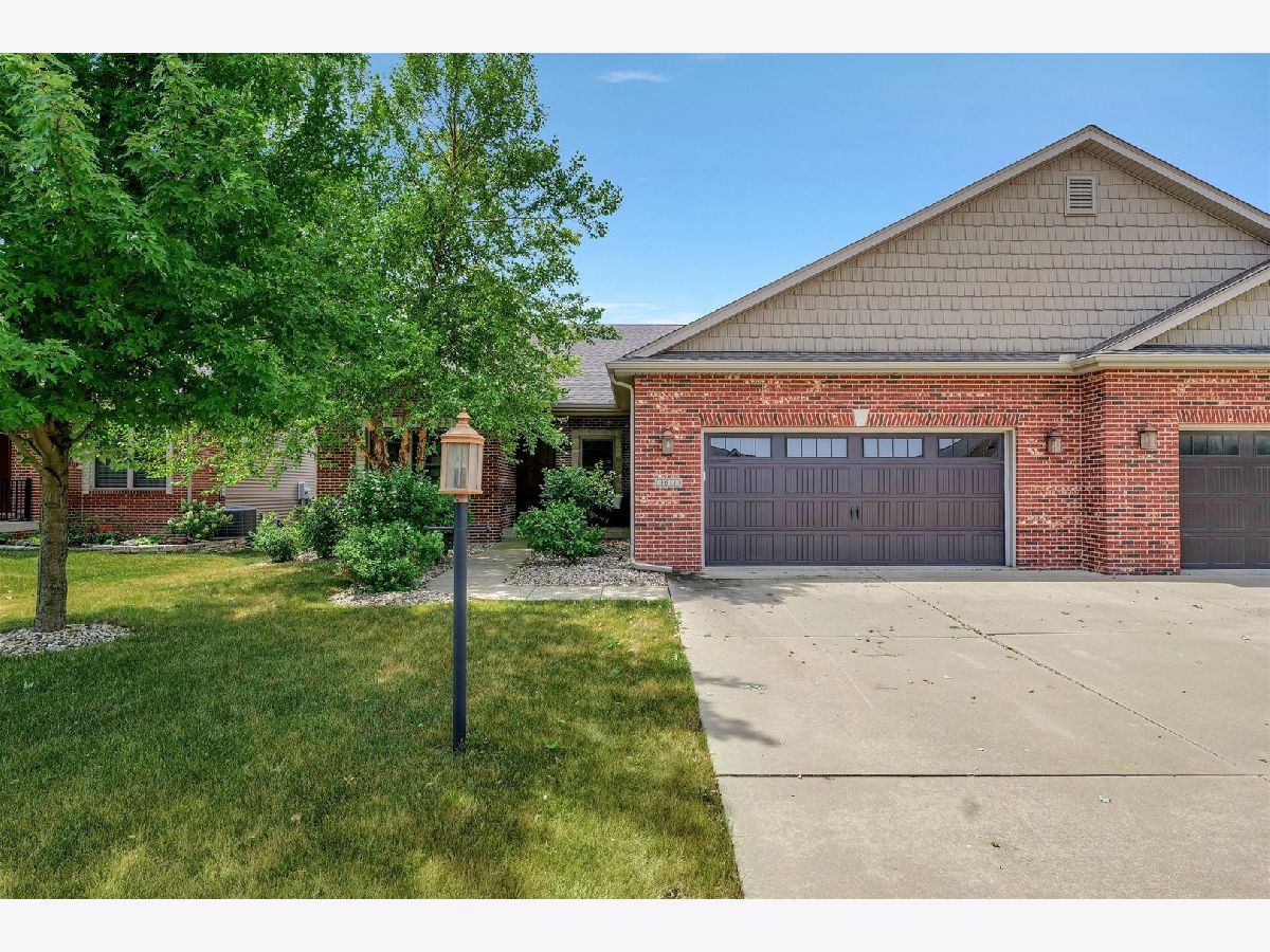 Homes & Condominiums Sold Conway Farms Mahomet Illinois, 1611 Delane