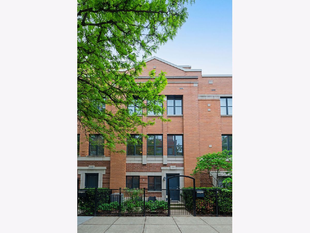 Townhomes Rented Chelsea Townhomes Chicago Illinois, 1135 Monroe