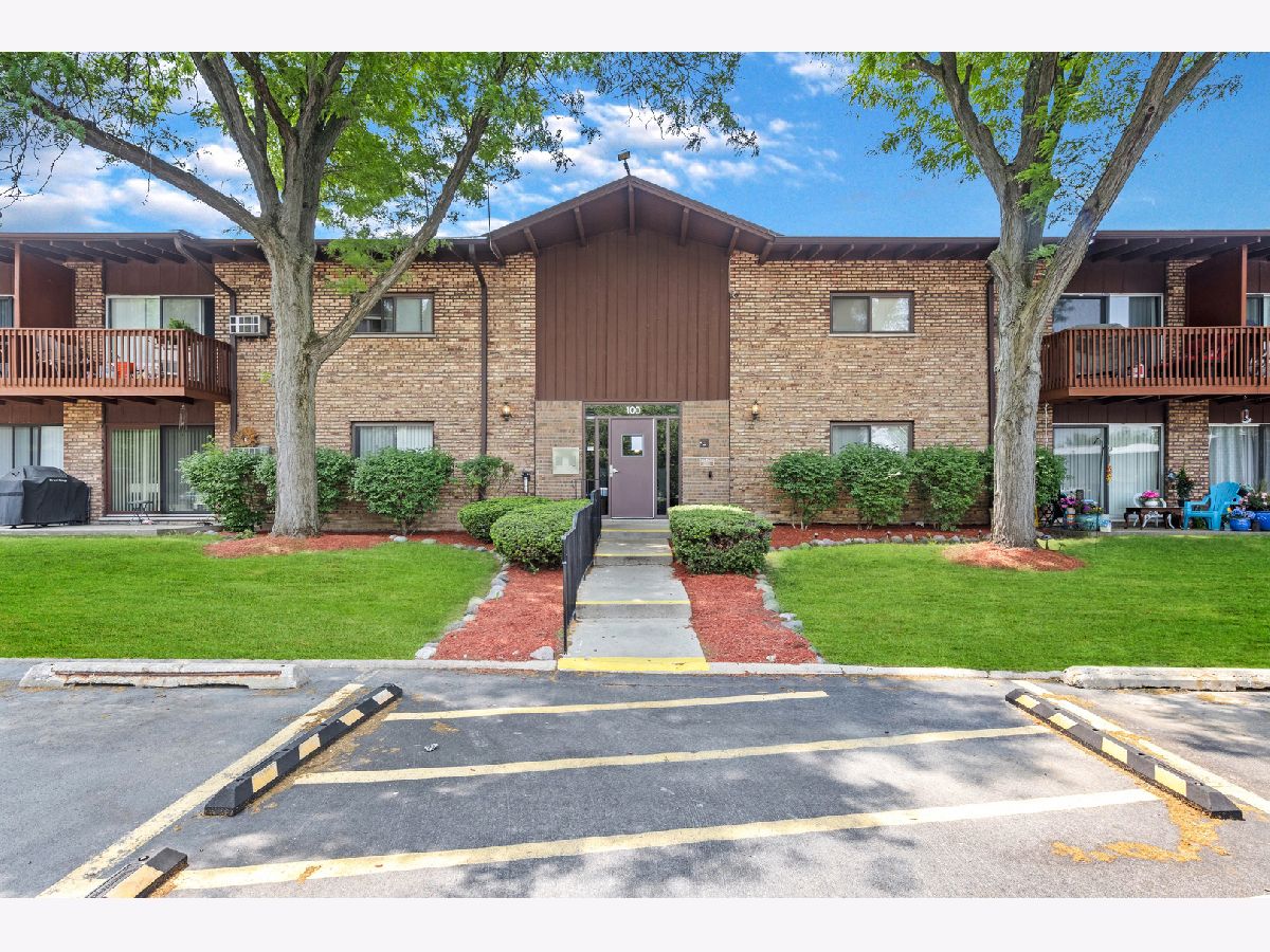 Condominiums Sold Forest Trail Willow Springs Illinois, 100 Willow