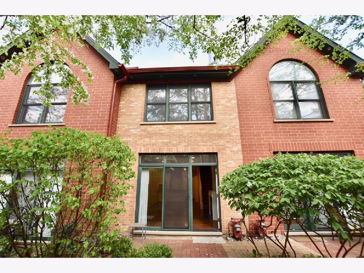 Townhomes & Condos Rented Wolcott Row Chicago Illinois, 1801 Diversey