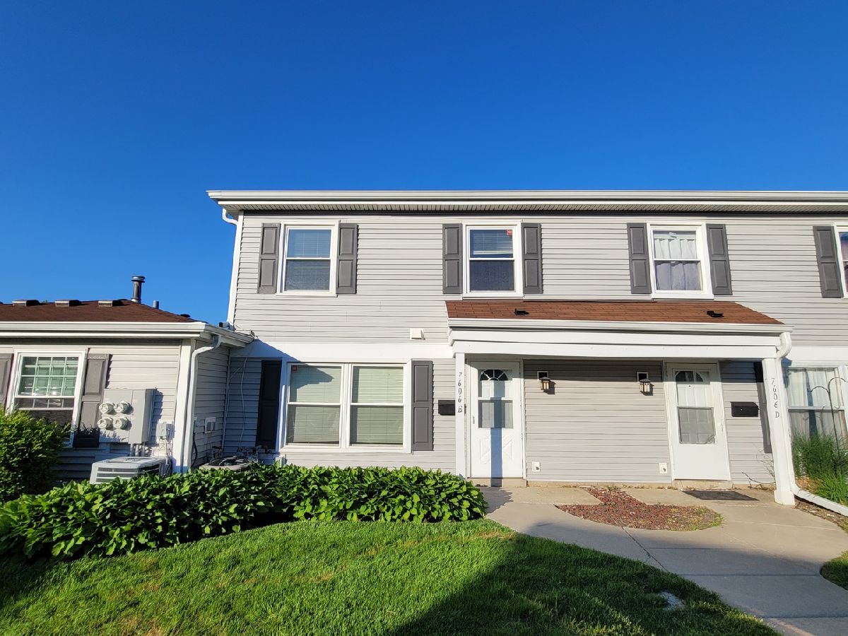 Townhomes & Homes Rented Hanover Square Hanover Park Illinois, 7606 Bristol