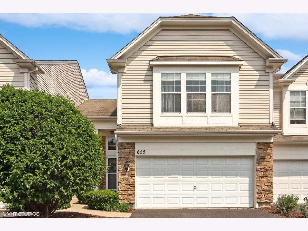 Townhomes Sold Lakeside Pointe Crystal Lake Illinois, 655 Pointe