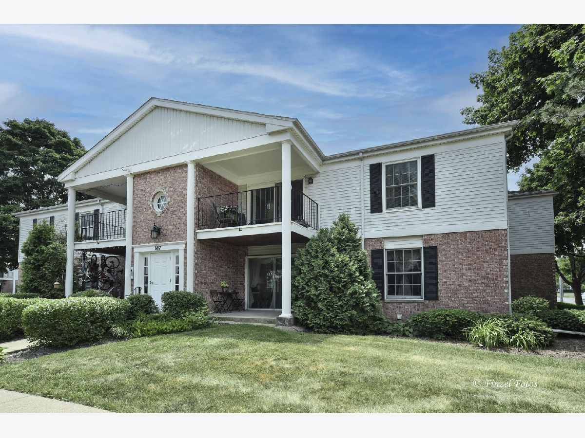 Condominiums Sold Colony Square Crystal Lake Illinois, 987 Golf Course