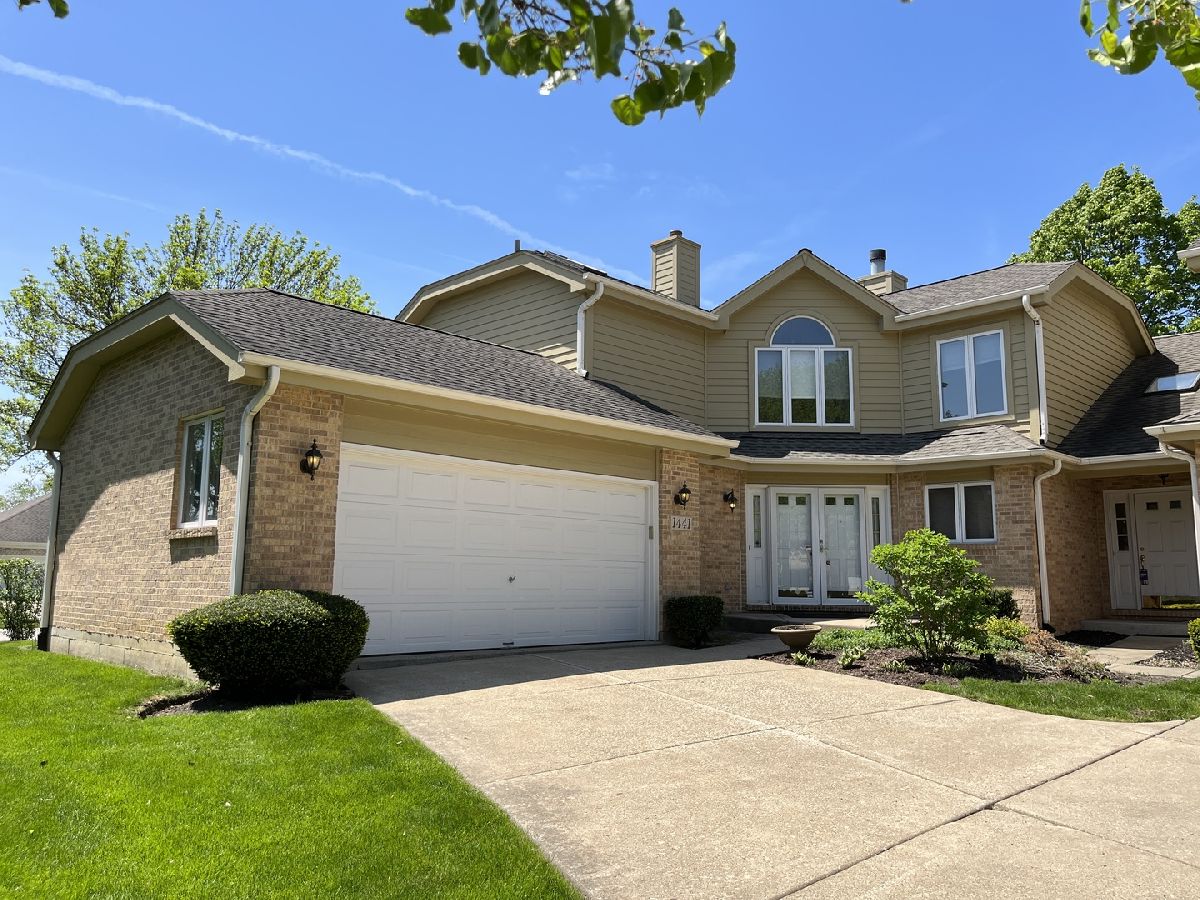 Townhomes & Homes Sold Norman Courts Darien Illinois, 1441 Coventry