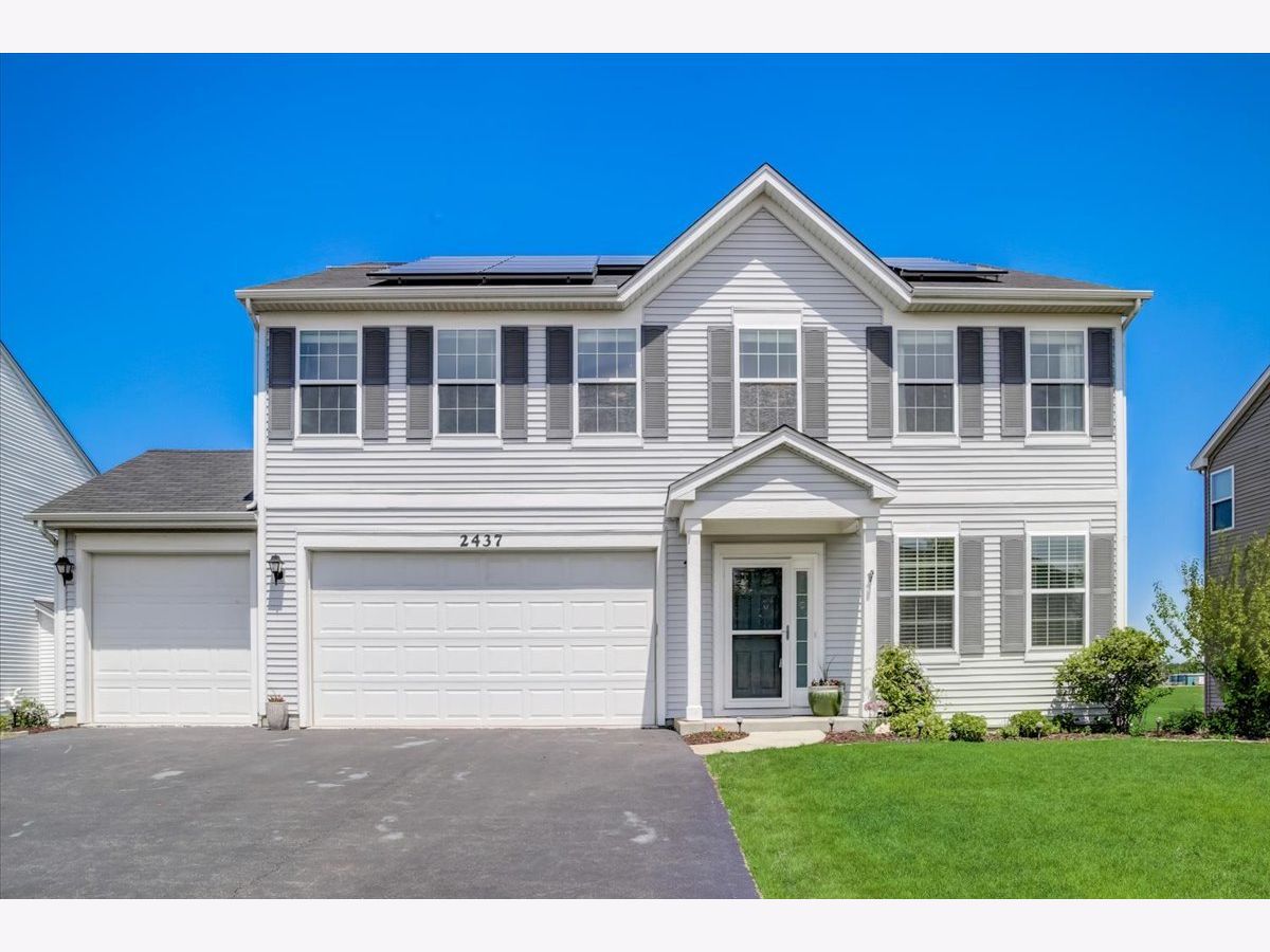 Homes Sold River Hills Bolingbrook Illinois, 2437 River Hills