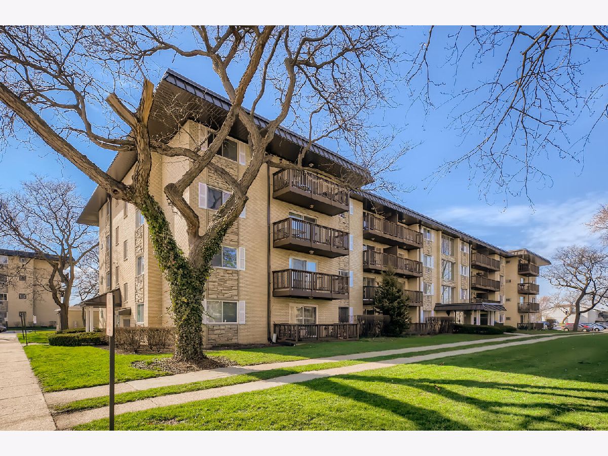 Condominiums & Homes Sold Evergreen Court Arlington Heights Illinois, 2226 Goebbert