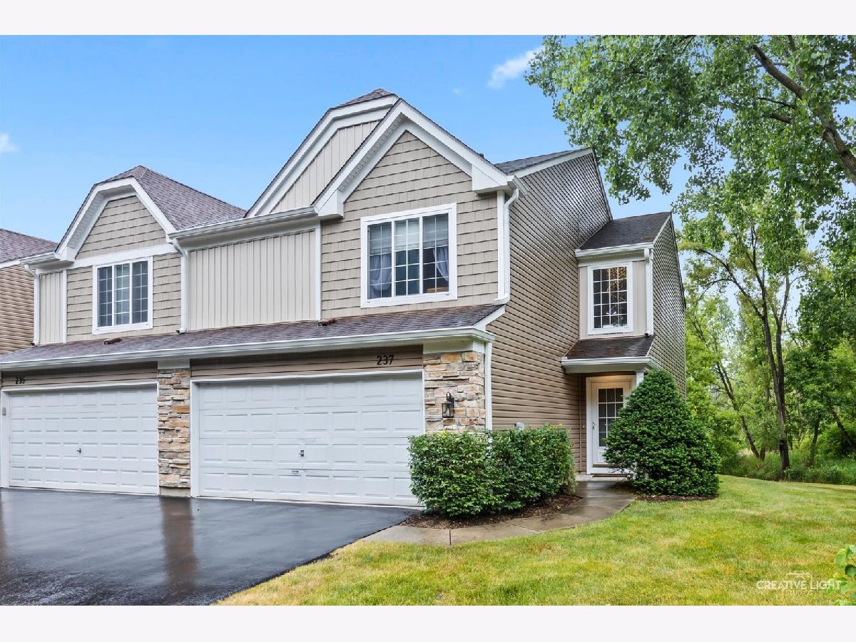 Townhomes Sold Sherwood Forest Streamwood Illinois, 237 Locksley