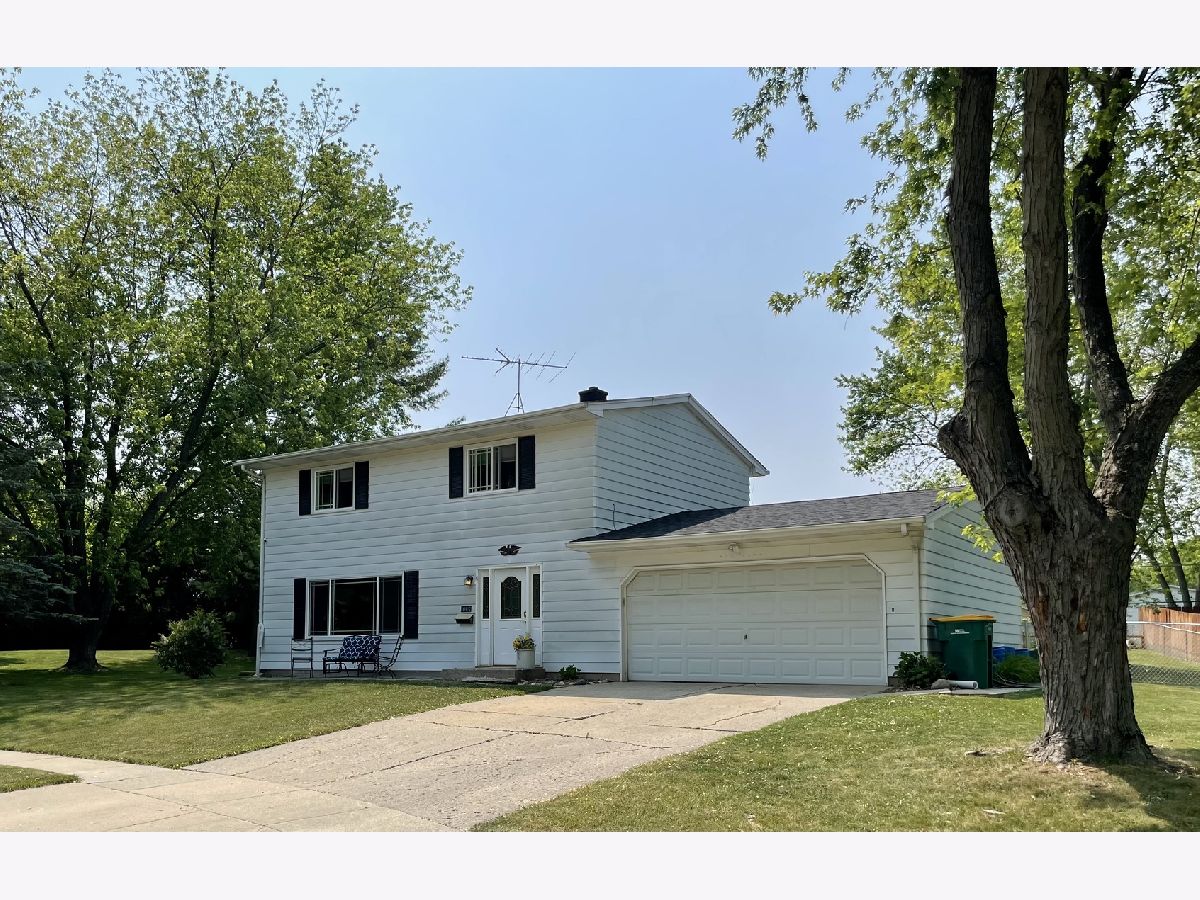 Homes Rented Grandwood Park Gurnee Illinois, 36412 Douglas