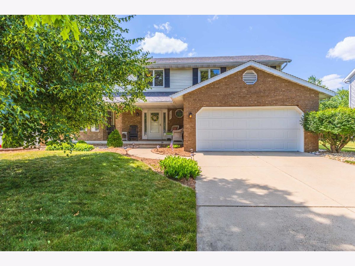 Homes & Condos & Townhomes Sold Eagle Ridge Bloomington Illinois, 2604 Blarney Stone