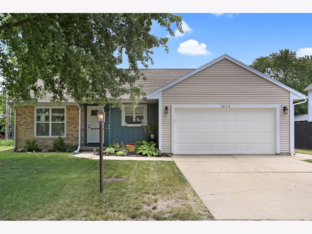 Homes & Condos & Townhomes Sold Robeson Meadows Champaign Illinois, 2004 Scottsdale