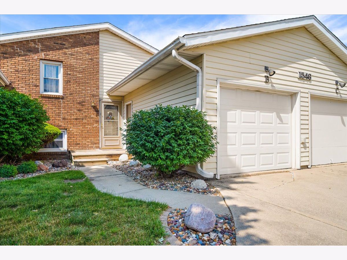 Condos & Townhomes Sold Landmark Normal Illinois, 1546 Hunt