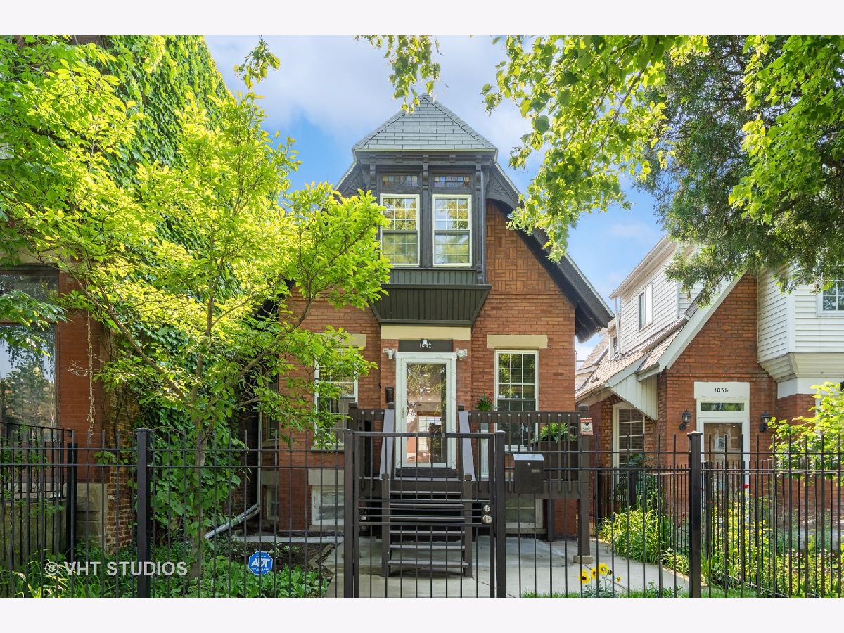 Condominiums & Homes Sold Tri-taylor Chicago Illinois, 1042 Claremont
