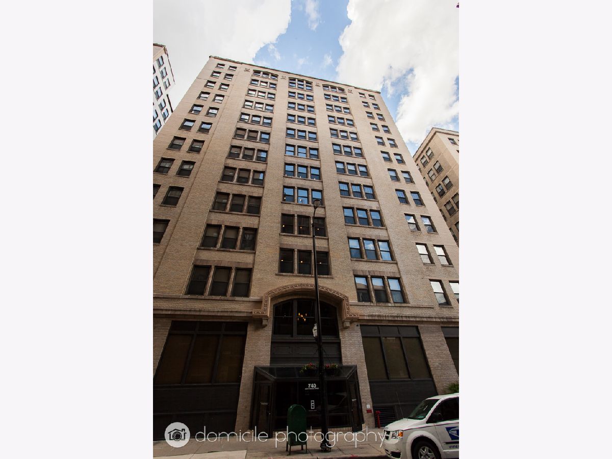 Condominiums Rented Printers Square Chicago Illinois, 740 Federal